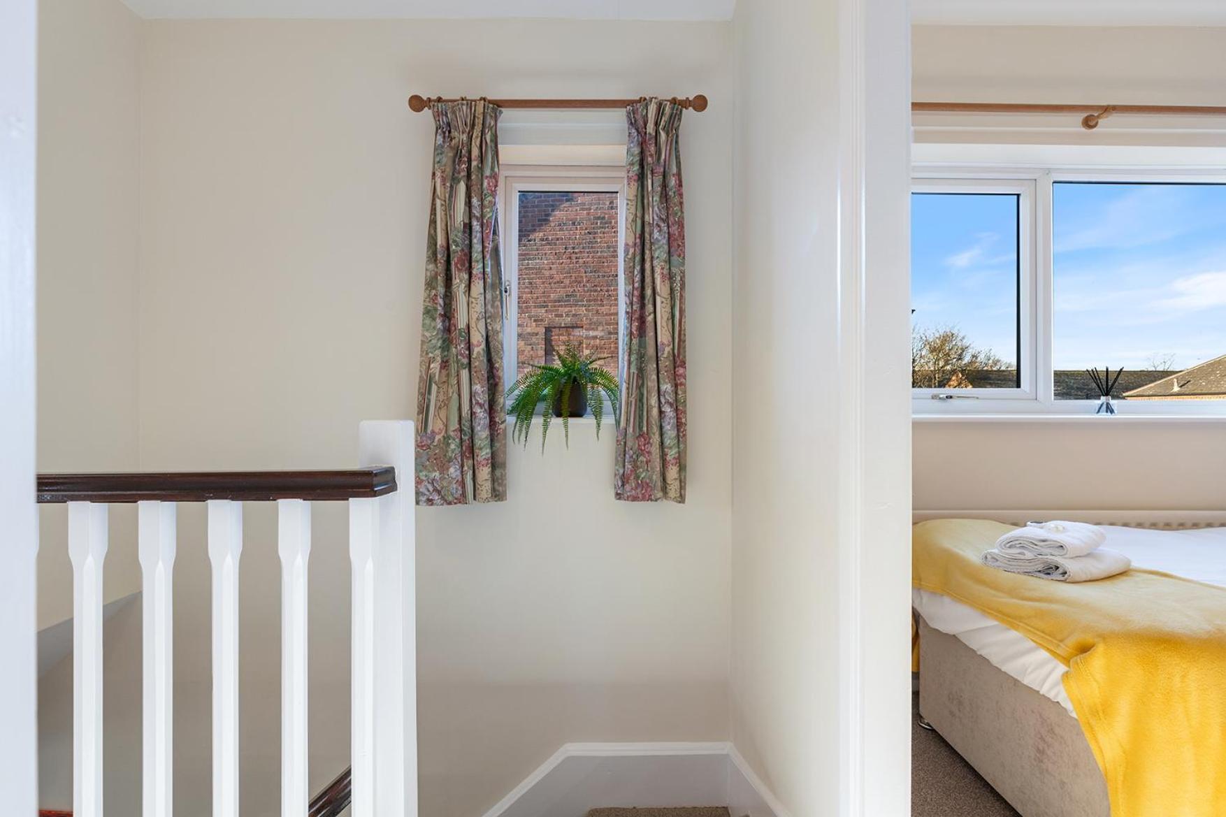 Pass The Keys Townhouse With Free Parking